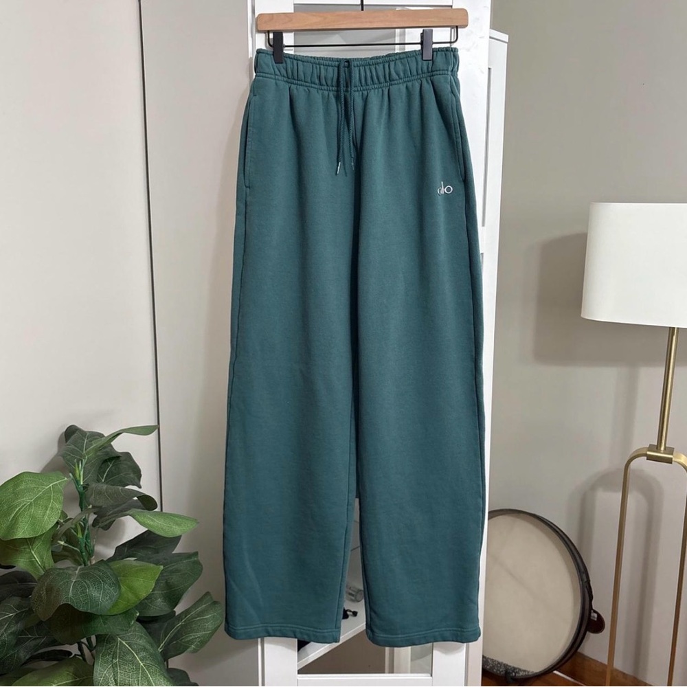 Alo Clover green accolade straight leg
